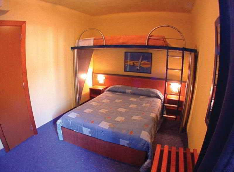 Wingate By Wyndham Lagrange Hotel Buitenkant foto